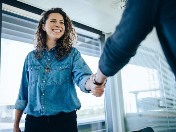 Découvrez comment construire une marque employeur forte et cohérente pour attirer les bons profils. Méthode Sharing, branding utile & différenciant.